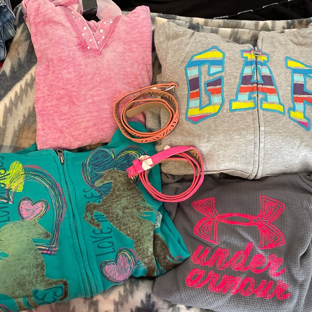 4 girl sweatshirt and 2 belts-size L/XL